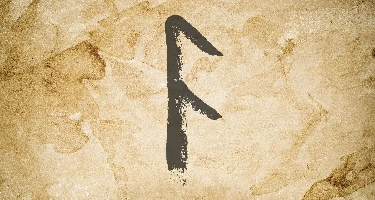 Runa Fehu, symbol bogactwa i powodzenia, namalowana na postarzanym papierze.