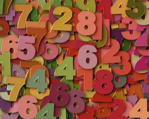Kolorowe cyfry tworzą tło. Wśród nich wyróżnia się liczba 8, symbolizująca rok numerologiczny 8, moc i sukces.